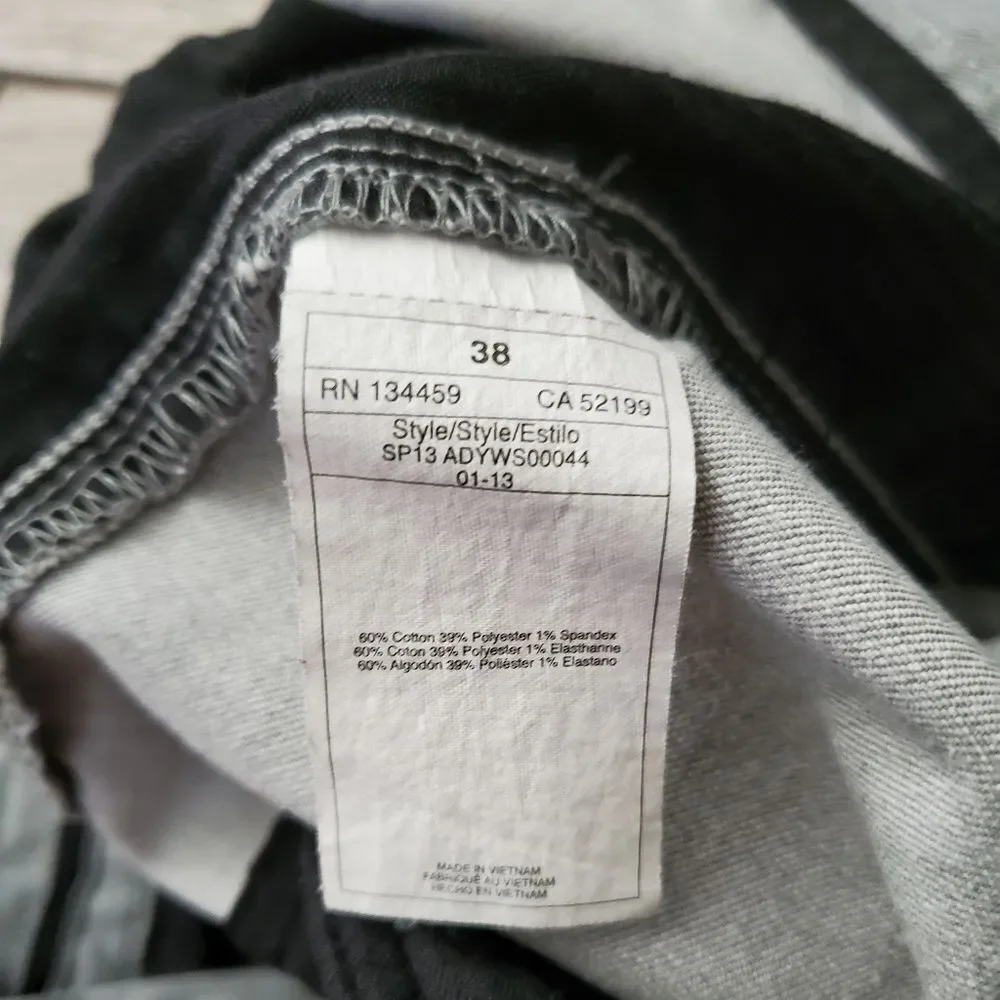 DC Gray Shorts Size 38 - Picture 8 of 11